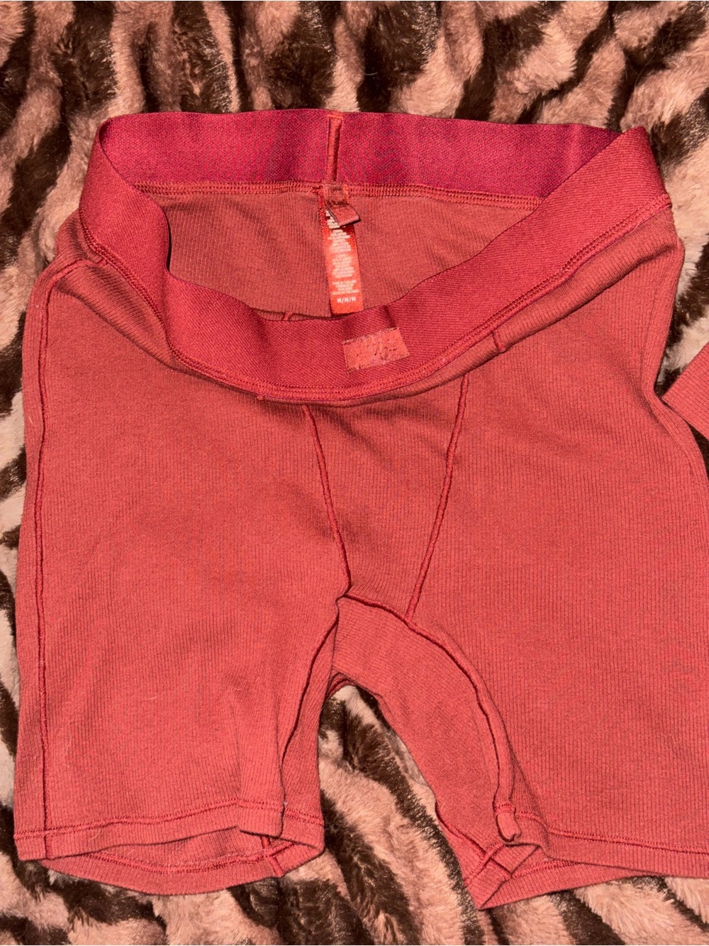 SKIMS Chimney Red Boxer Set *2 tanks, 1 legging & 1 boxer - Picture 6 of 7